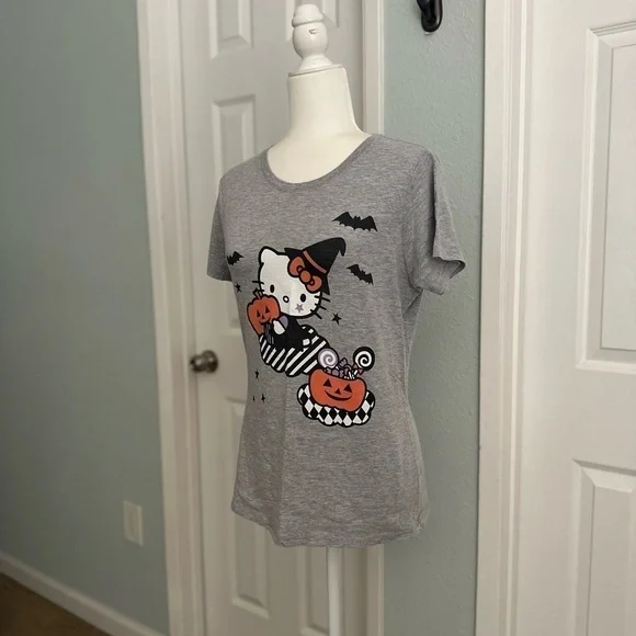 Witch Hello Kitty Halloween Tee Grey Size: Medium - Picture 3 of 6